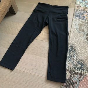 Cropped lululemon wunder under legging